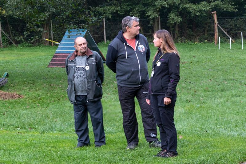 Rozhodčí Petr Vyčítal, Radek Říha, Věra Sedláková